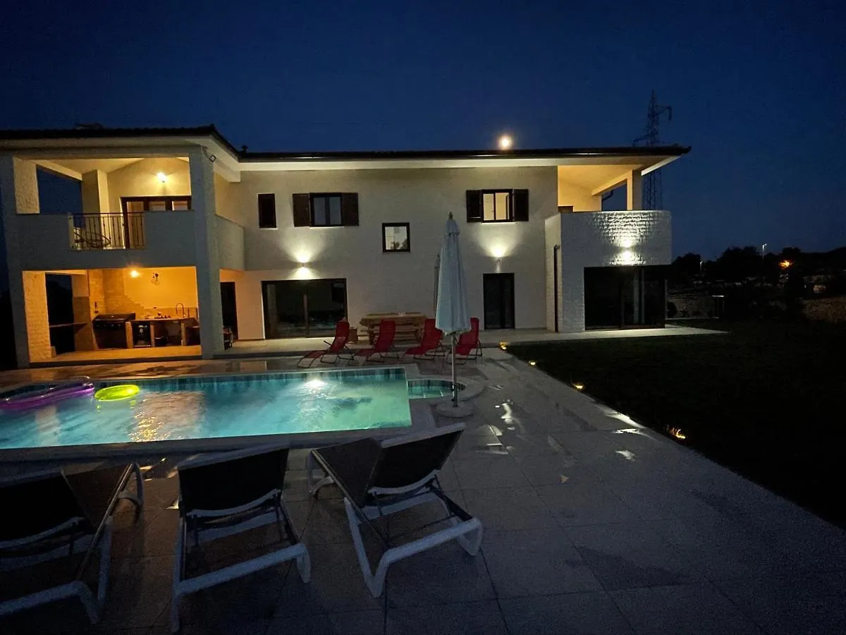 Villa Fluggi Near Labin Santalezi